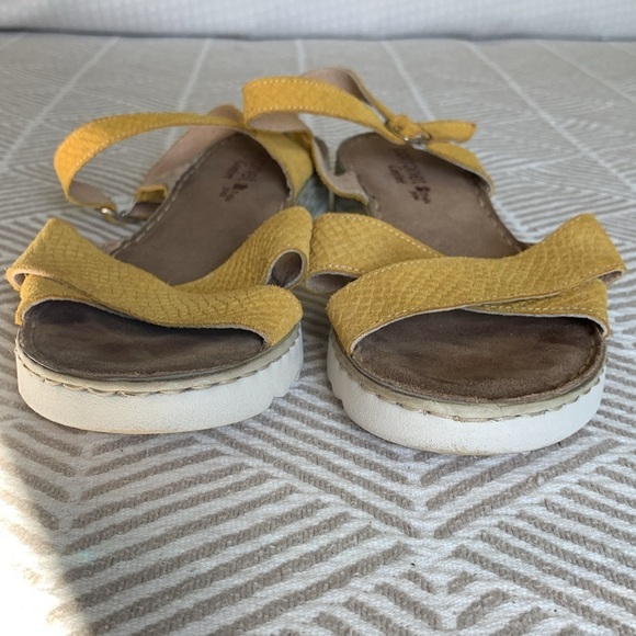 Porronet yellow suede sandals size 8.5 - Picture 4 of 8